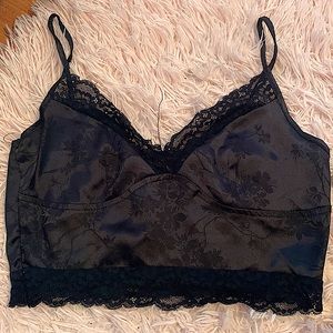 balck lace crop top :)